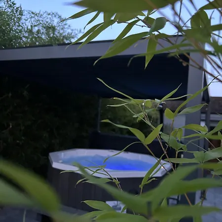 Guest house Dome Du Puits Avec Jacuzzi Et Sauna Privatif 3*